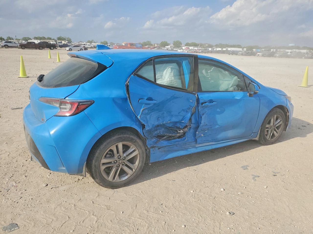 2022 Toyota Corolla Hatchback Se - Image 3