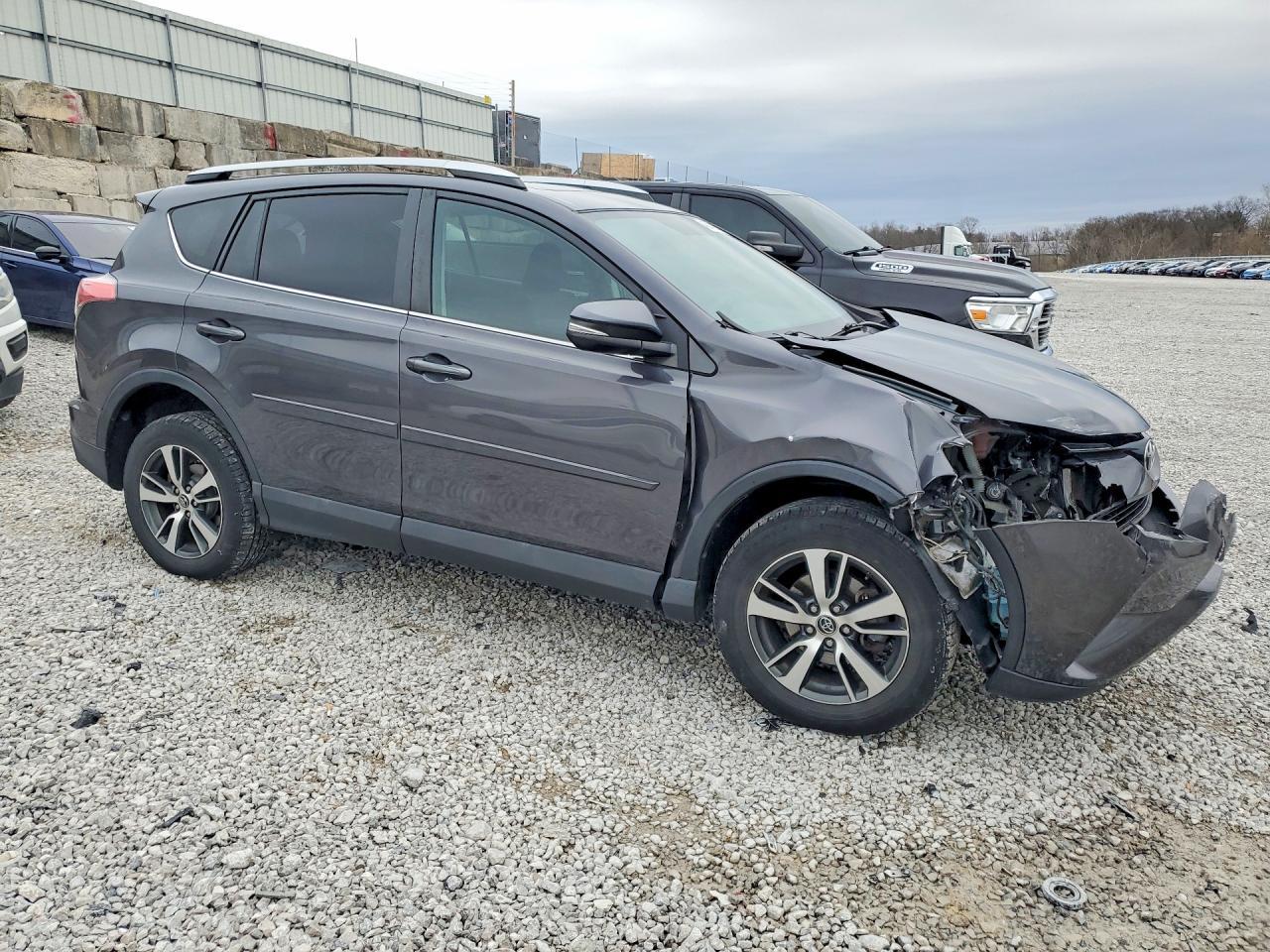 2016 Toyota Rav4 Xle - Image 4