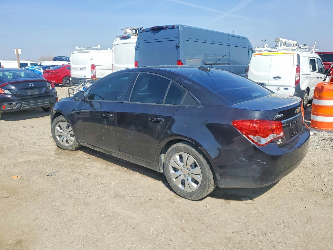 2015 Chevrolet Cruze Ls - Image 2