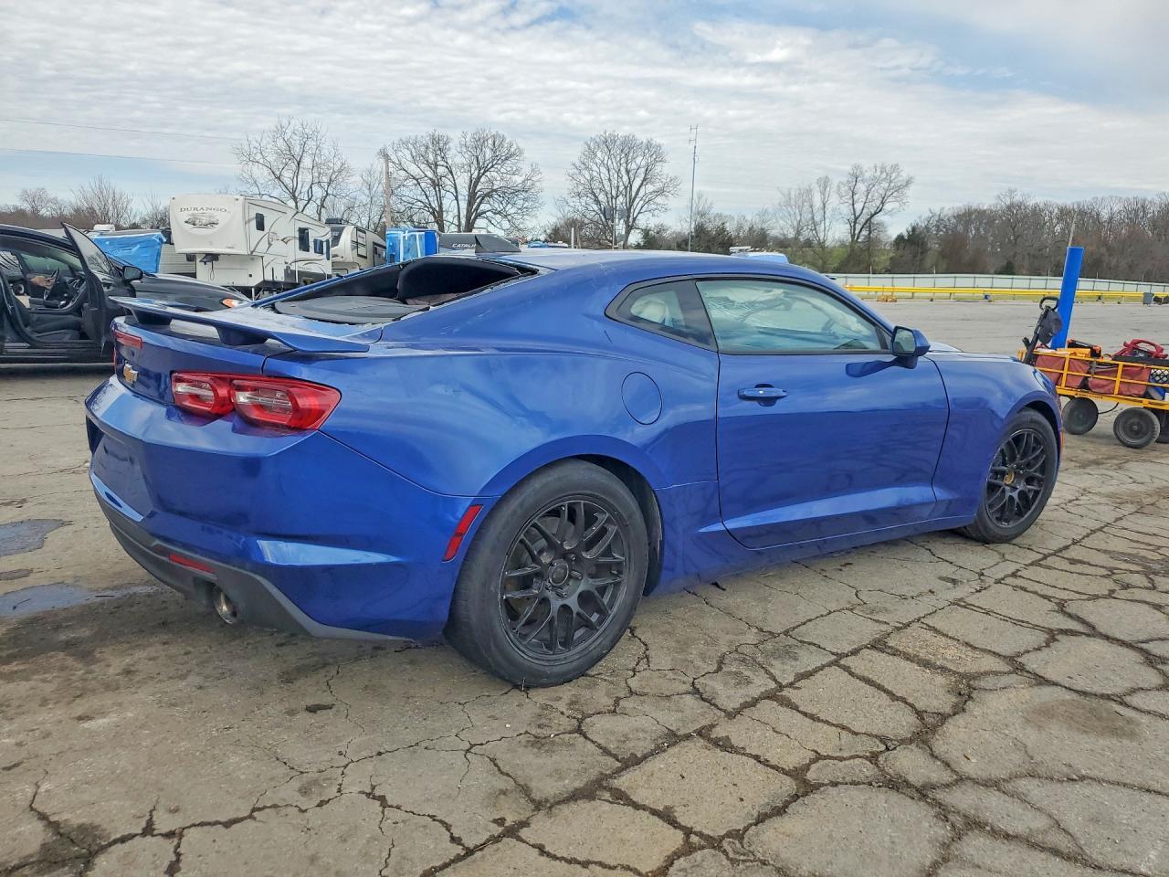 2021 Chevrolet Camaro Ls - Фото 3