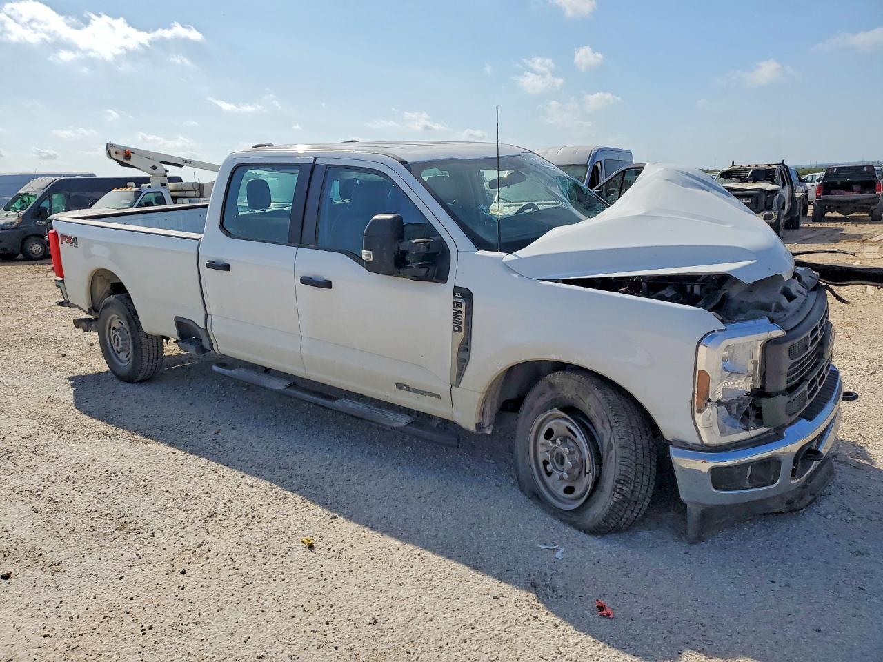 2024 Ford F250 Super Duty - Фото 4