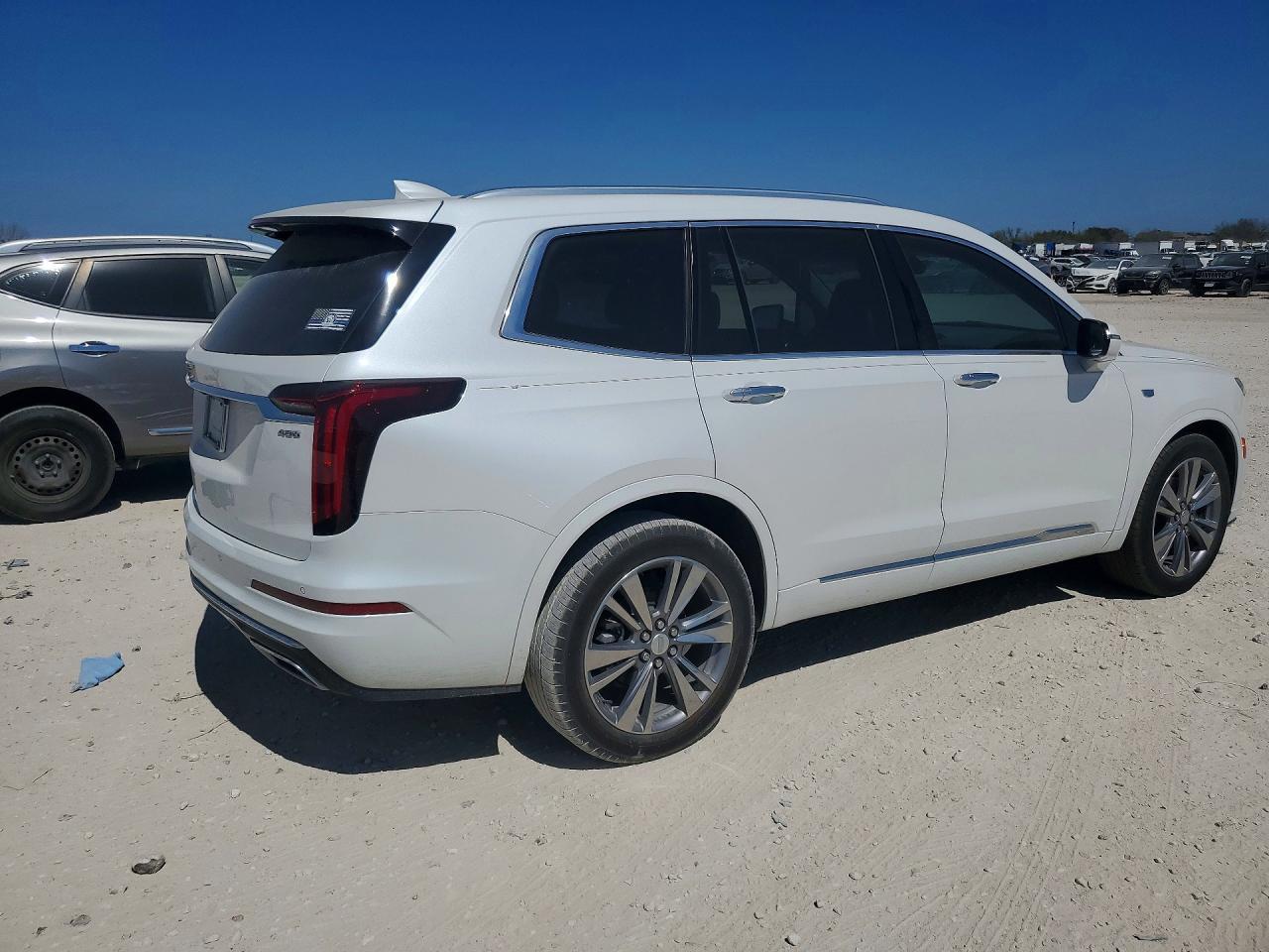 2025 Cadillac Xt6 Premium Luxury - Image 3