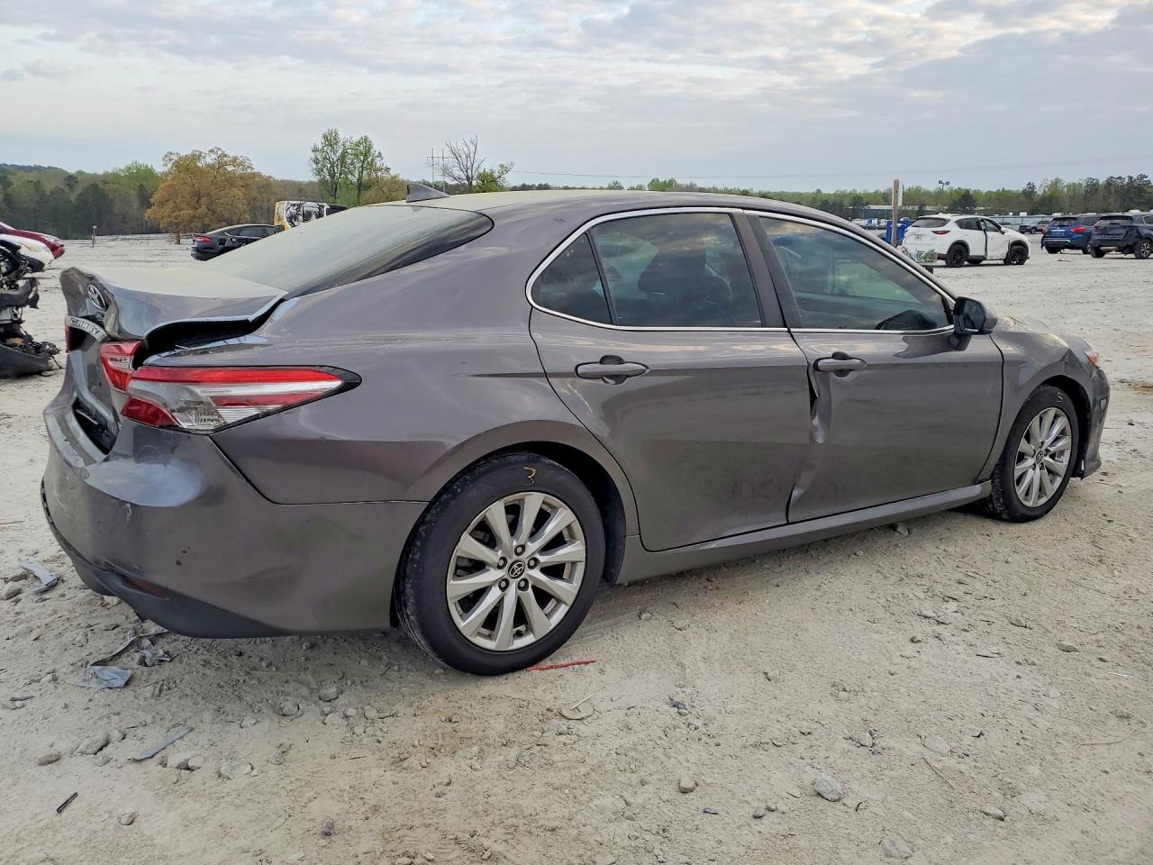 2020 Toyota Camry Le - Image 3