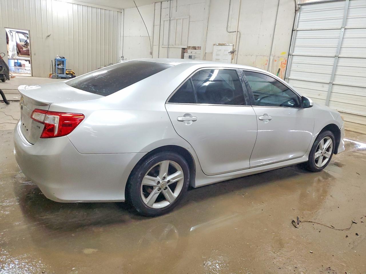 2013 Toyota Camry Se - Image 3
