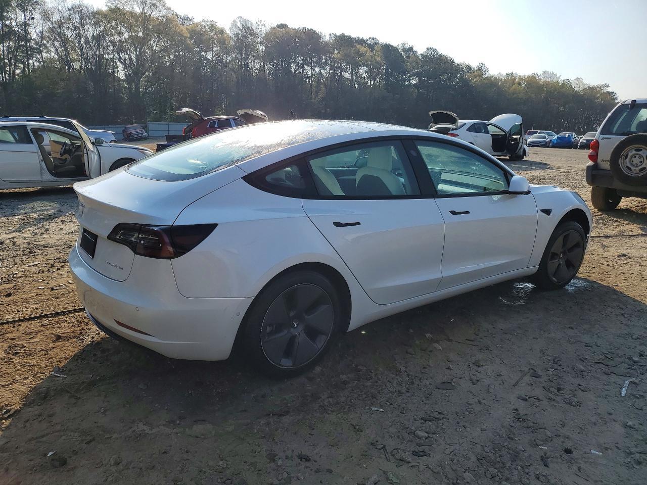 2022 Tesla Model 3 - Фото 3