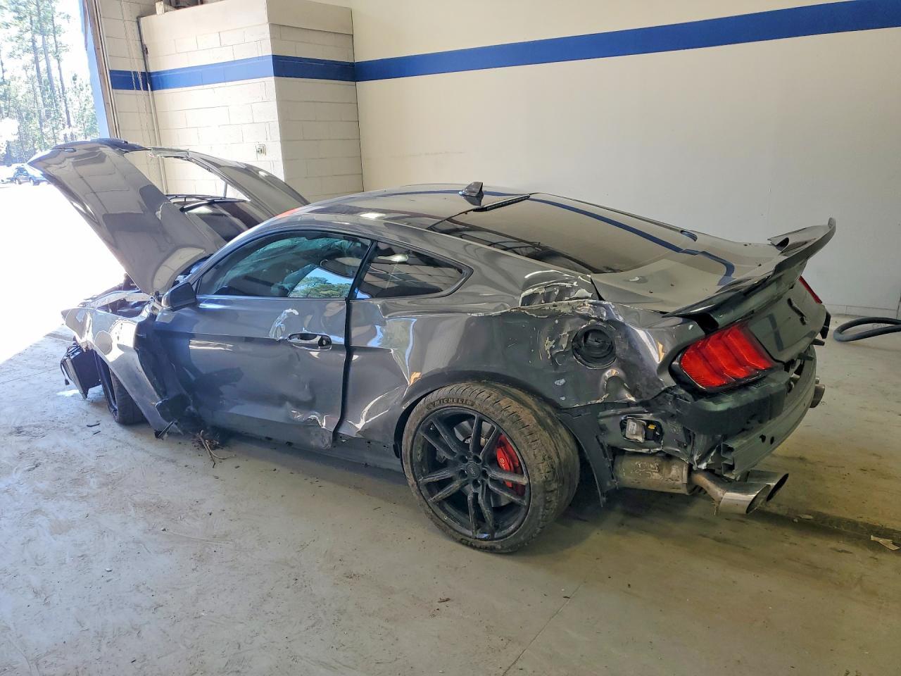 2022 Ford Mustang Shelby Gt500 - Фото 2
