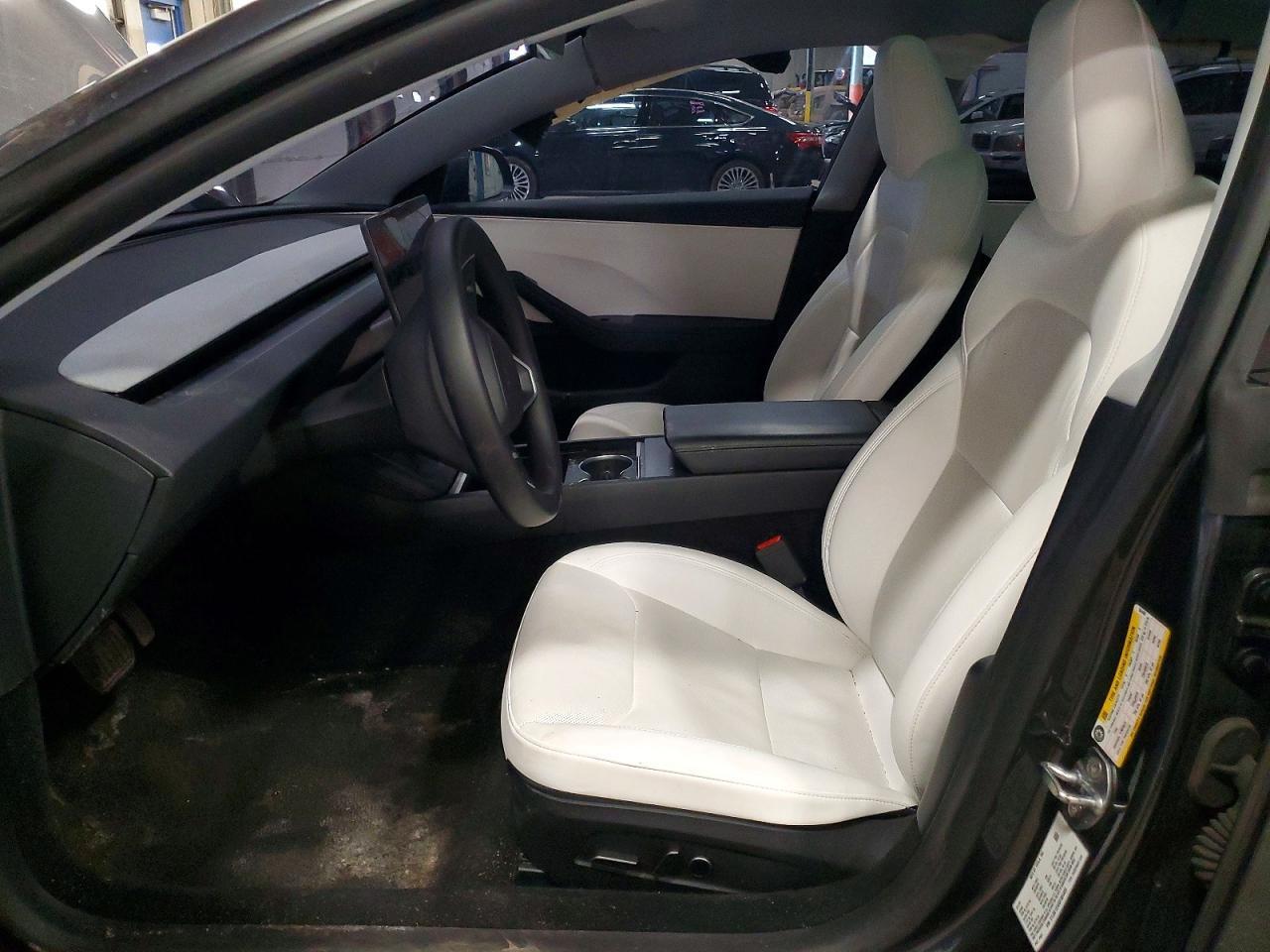 2025 Tesla Model 3 - Фото 7