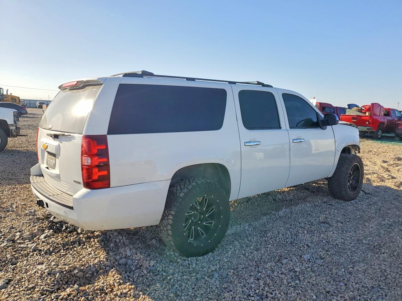 2012 Chevrolet Suburban C1500 Lt - Фото 3