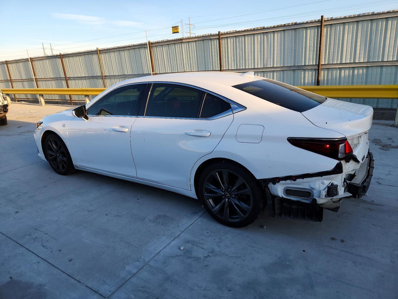 2019 Lexus Es 350 - Image 2