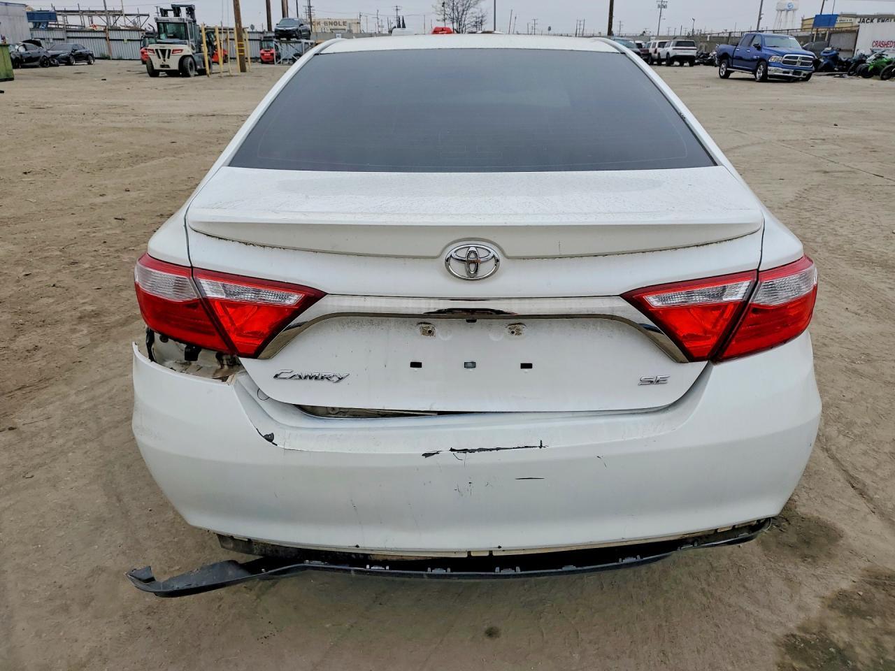 2017 Toyota Camry Se - Фото 6