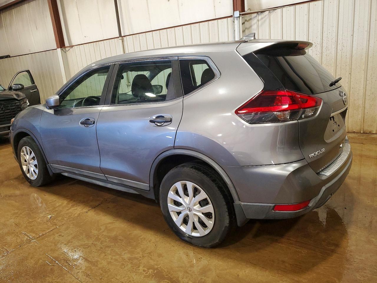 2018 Nissan Rogue S - Фото 2