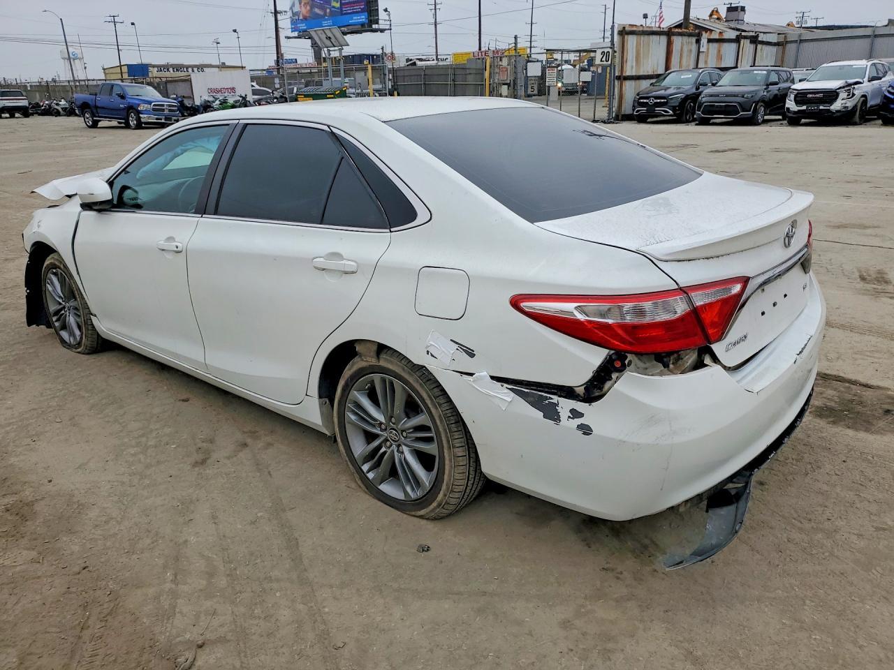 2017 Toyota Camry Se - Фото 2