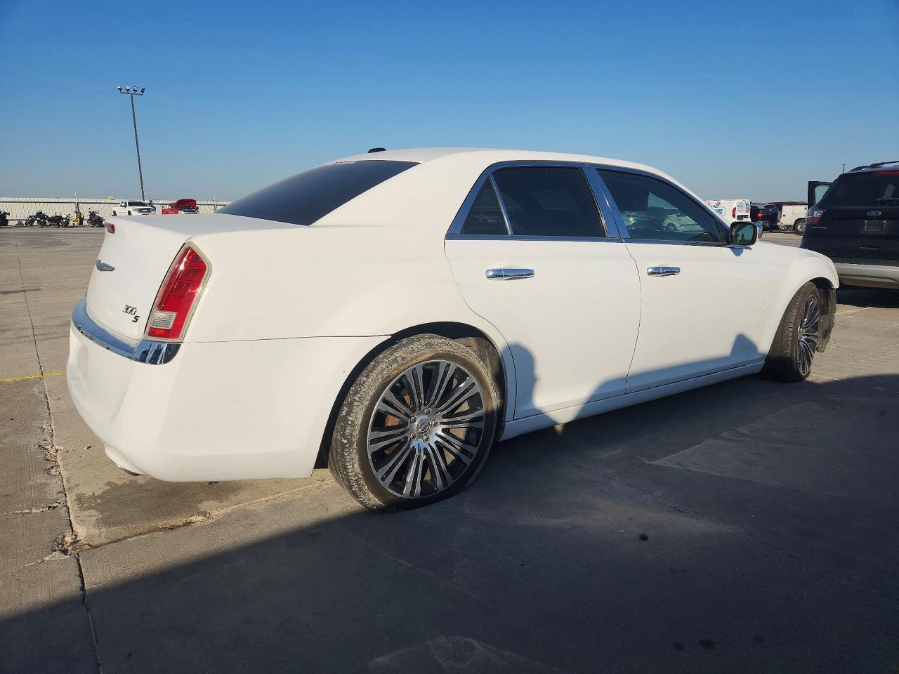 2012 Chrysler 300 - Фото 3