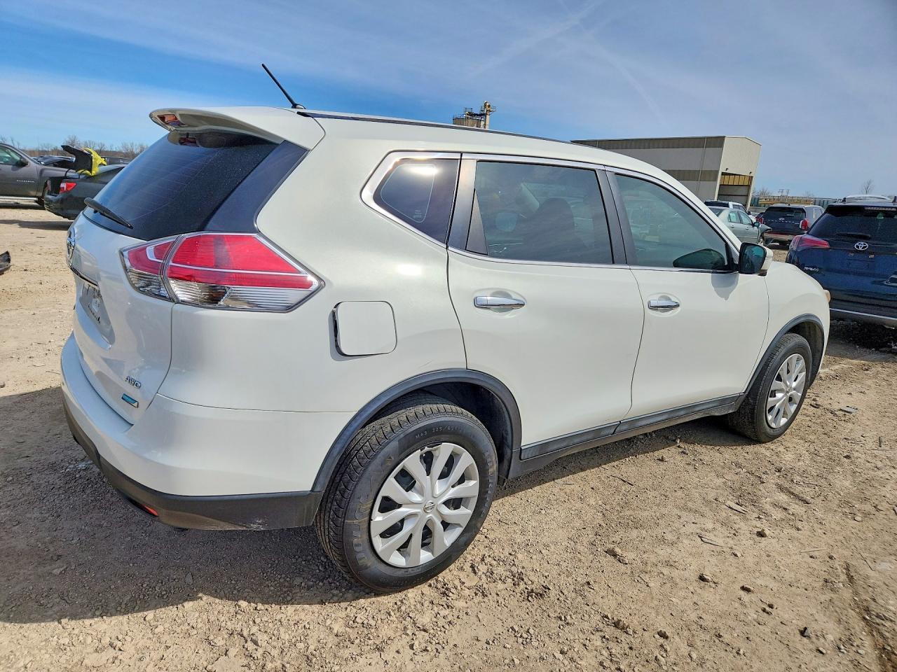 2014 Nissan Rogue S - Фото 3
