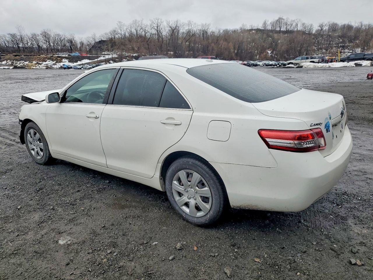 2011 Toyota Camry Le - Image 2