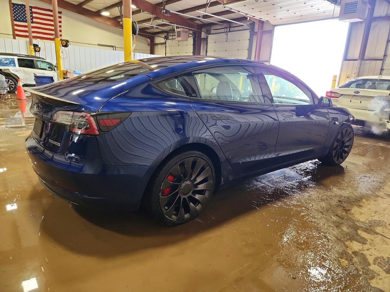 2022 Tesla Model 3 - Фото 3