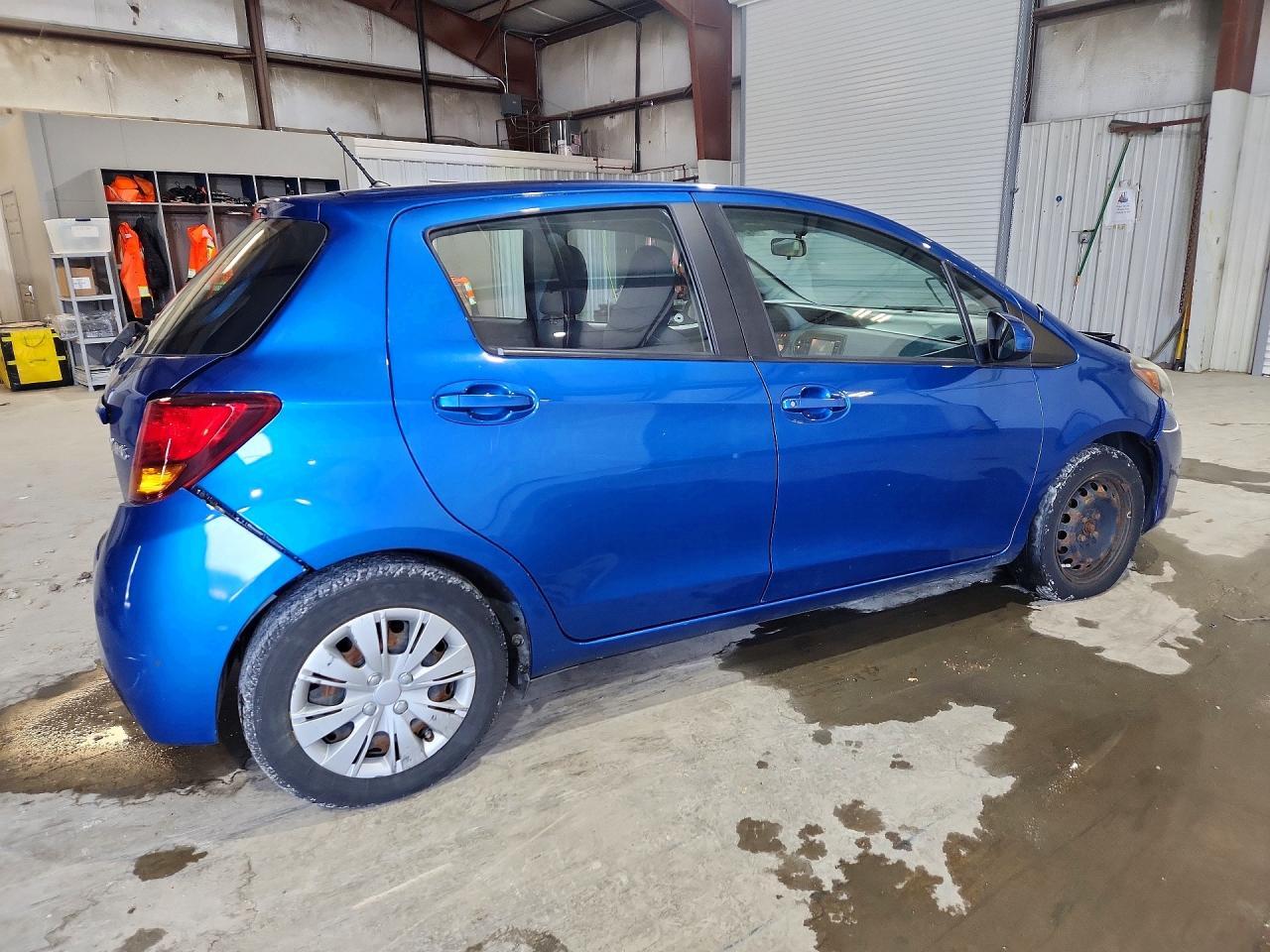 2015 Toyota Yaris 5-Door L - Фото 3
