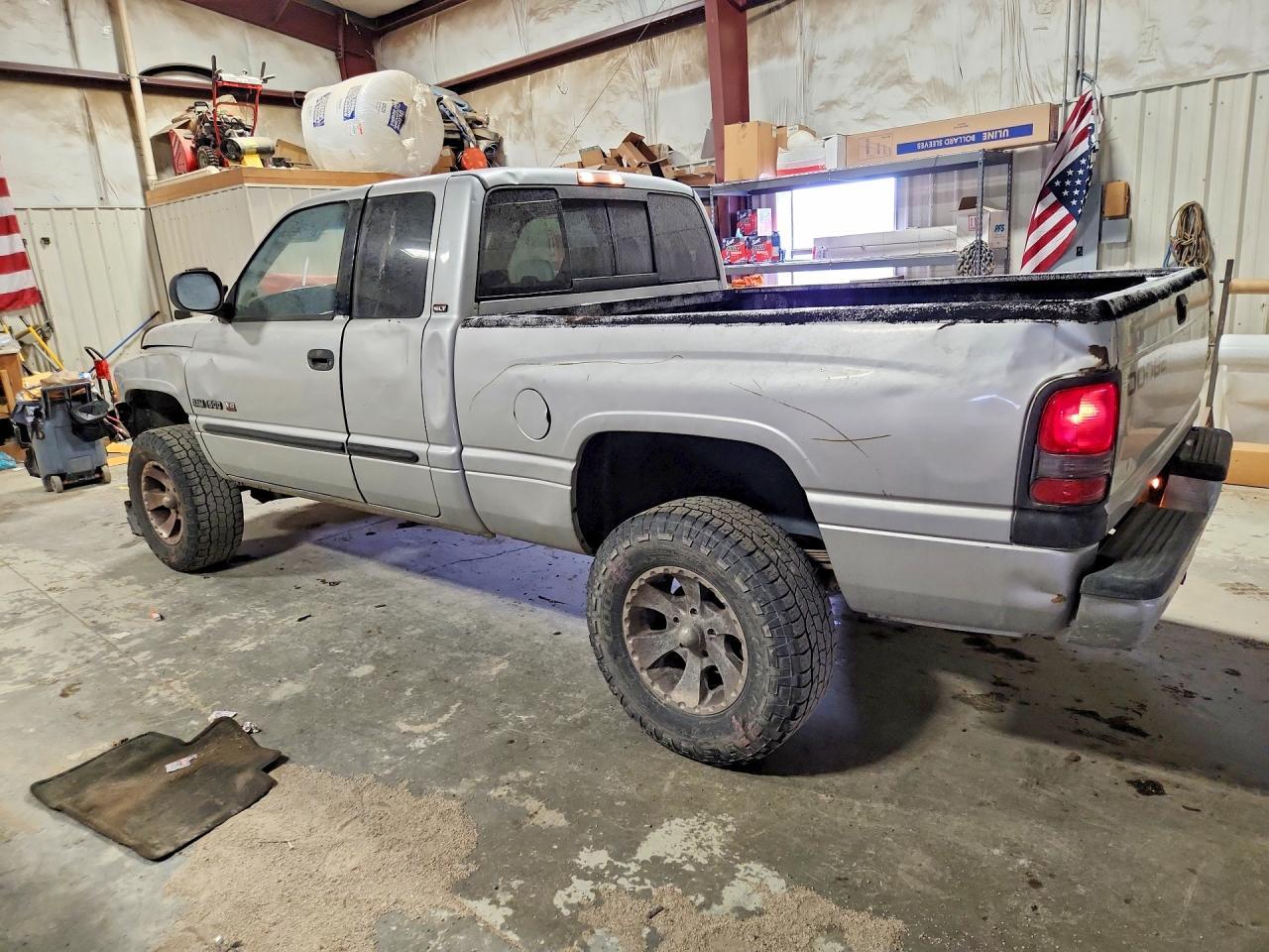 2001 Dodge Ram 1500 - Фото 2