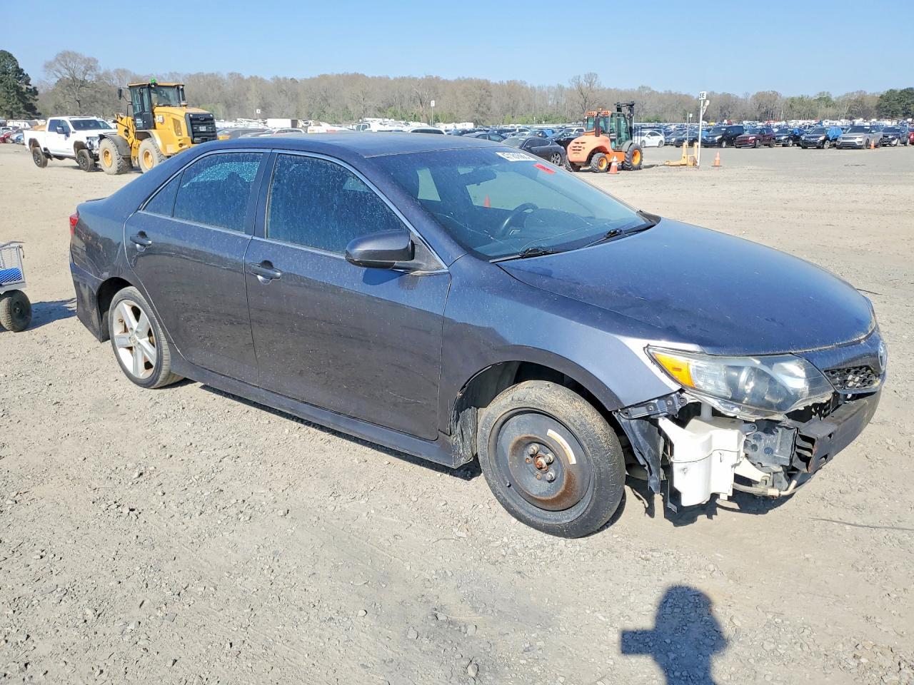 2014 Toyota Camry - Image 4