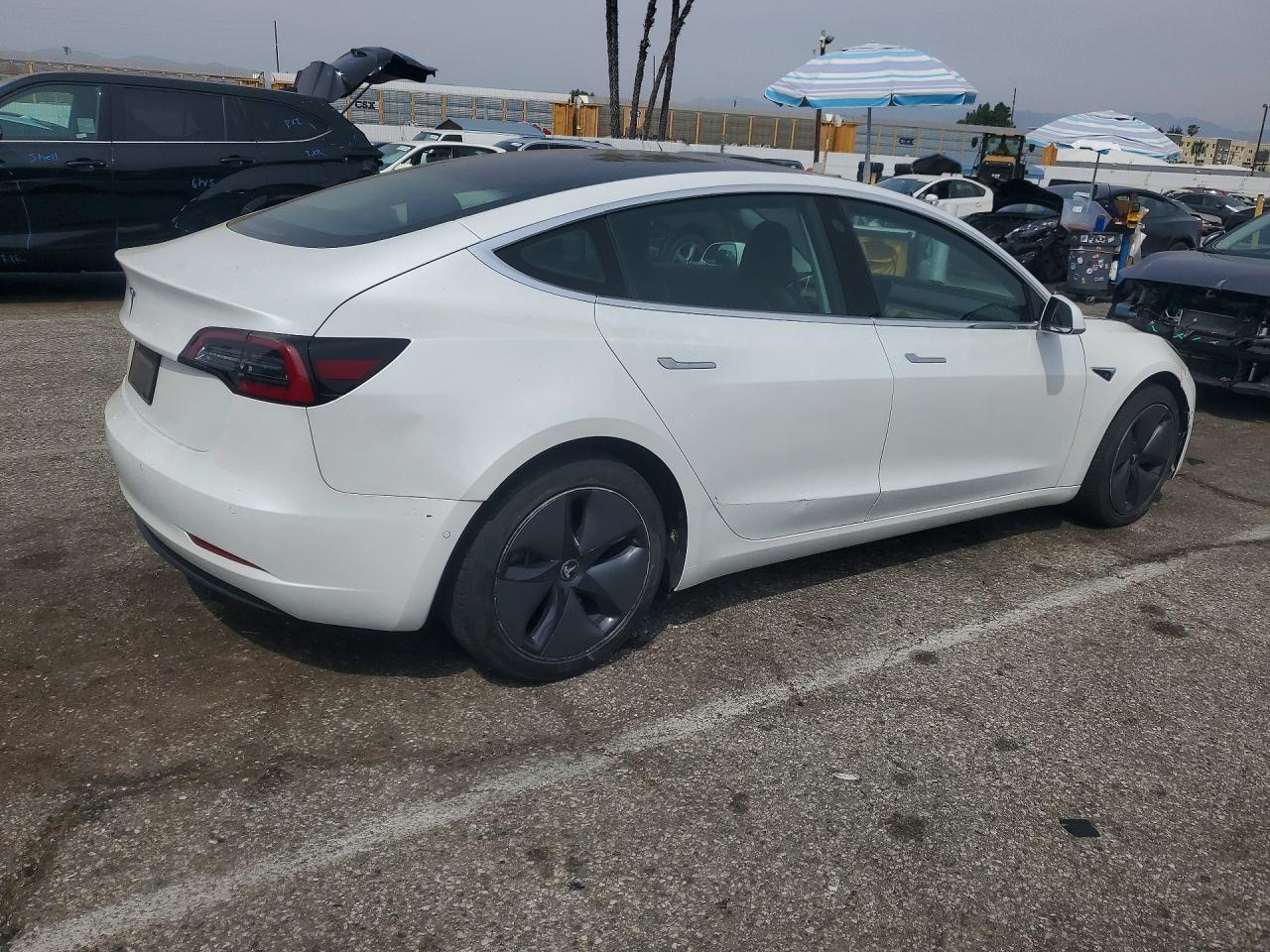 2020 Tesla Model 3 - Фото 3