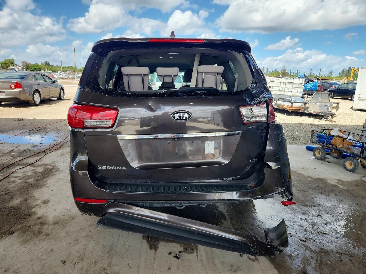 2018 Kia Sedona Lx - Фото 6