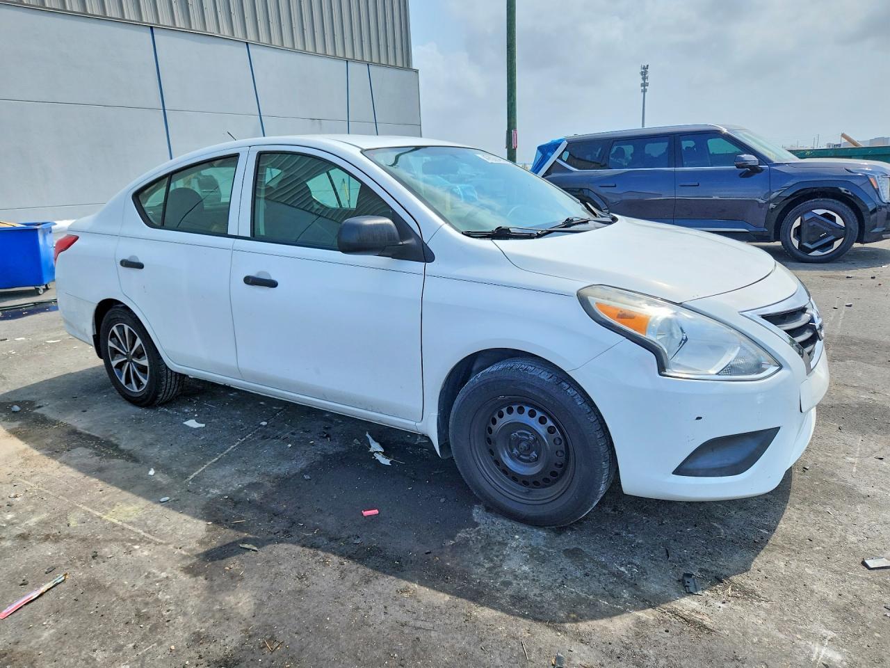 2015 Nissan Versa 1.6 S - Image 4