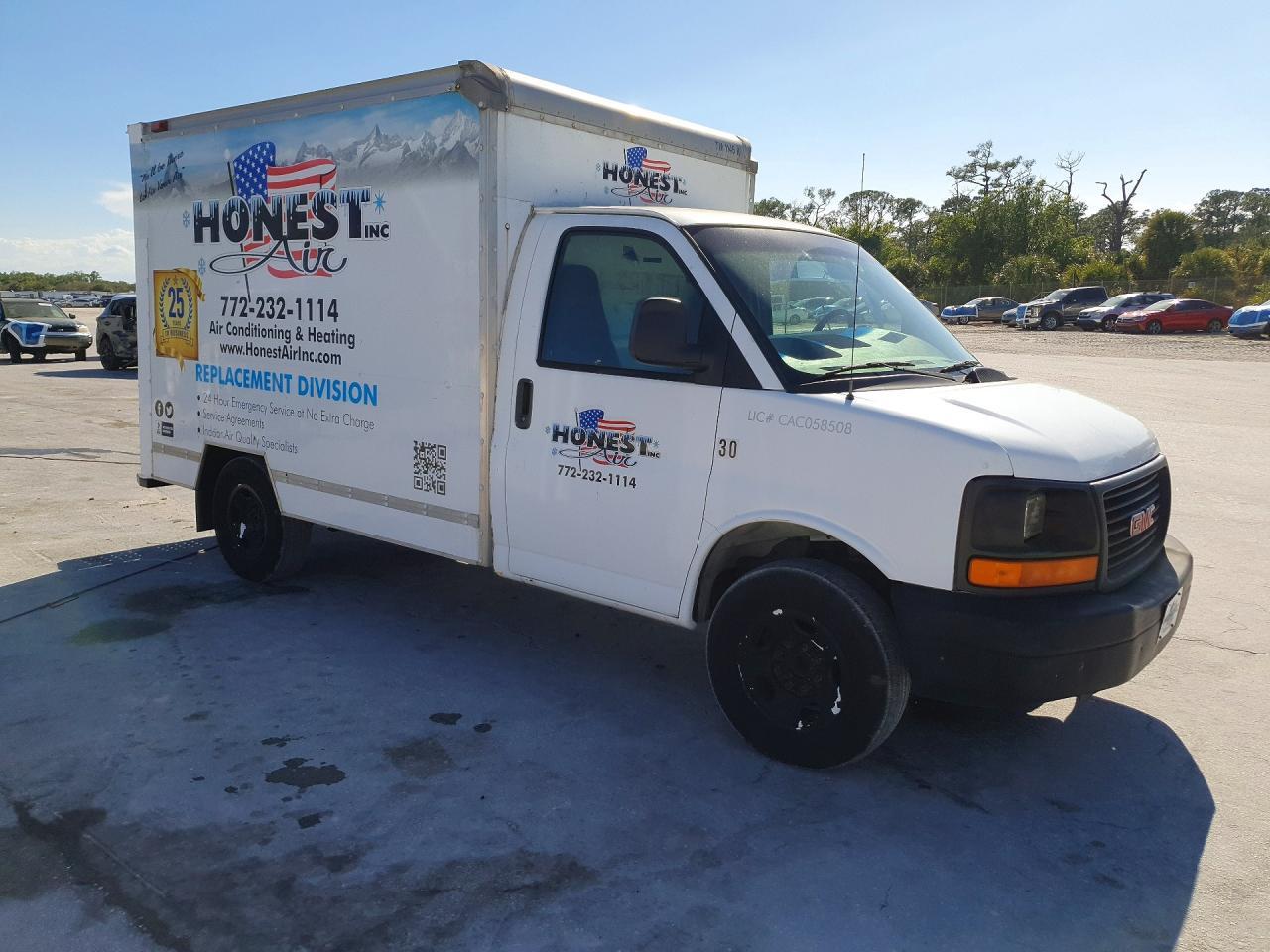 2005 GMC Savana Box Truck - Image 4