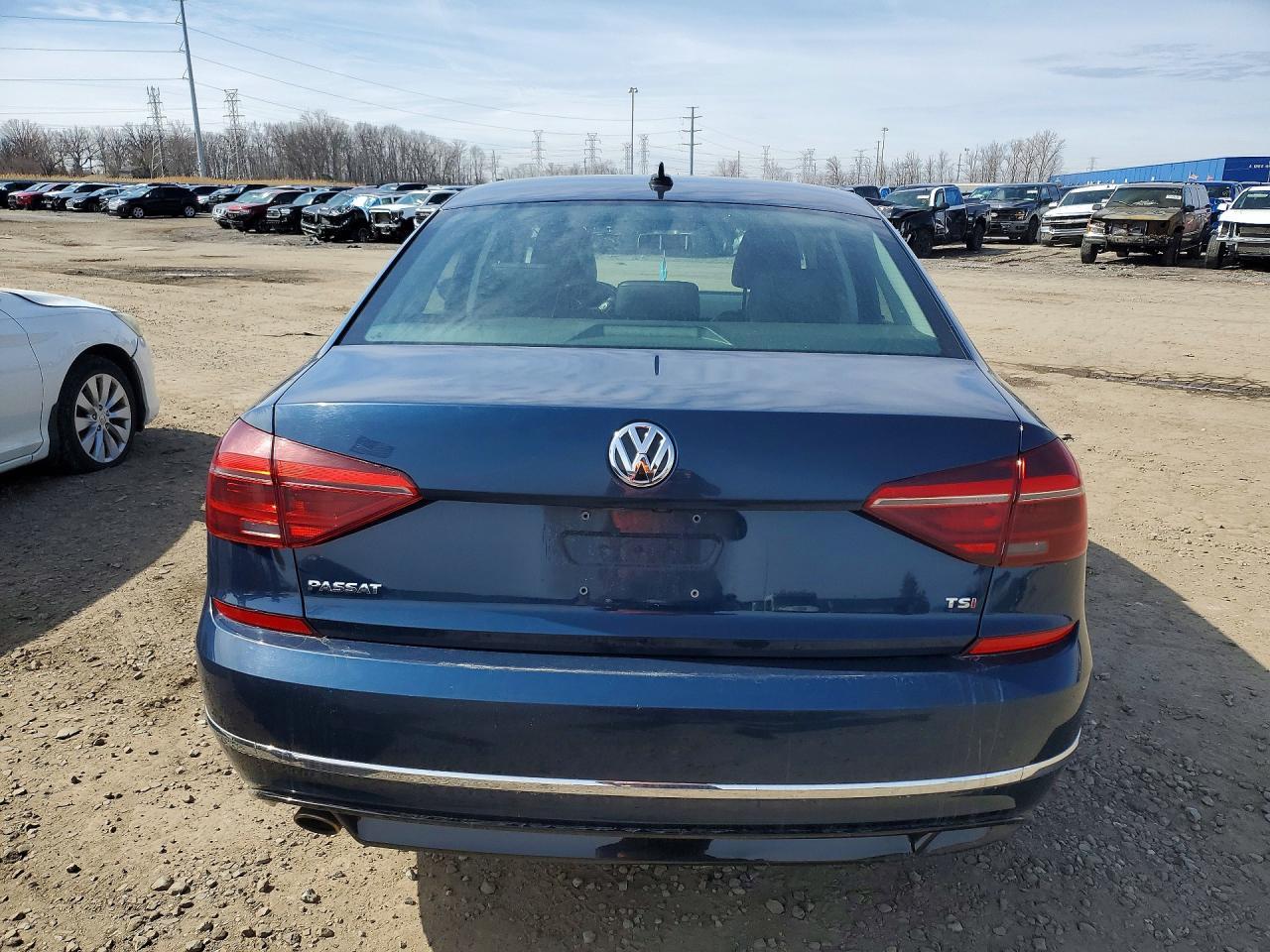 2018 Volkswagen Passat S - Фото 6