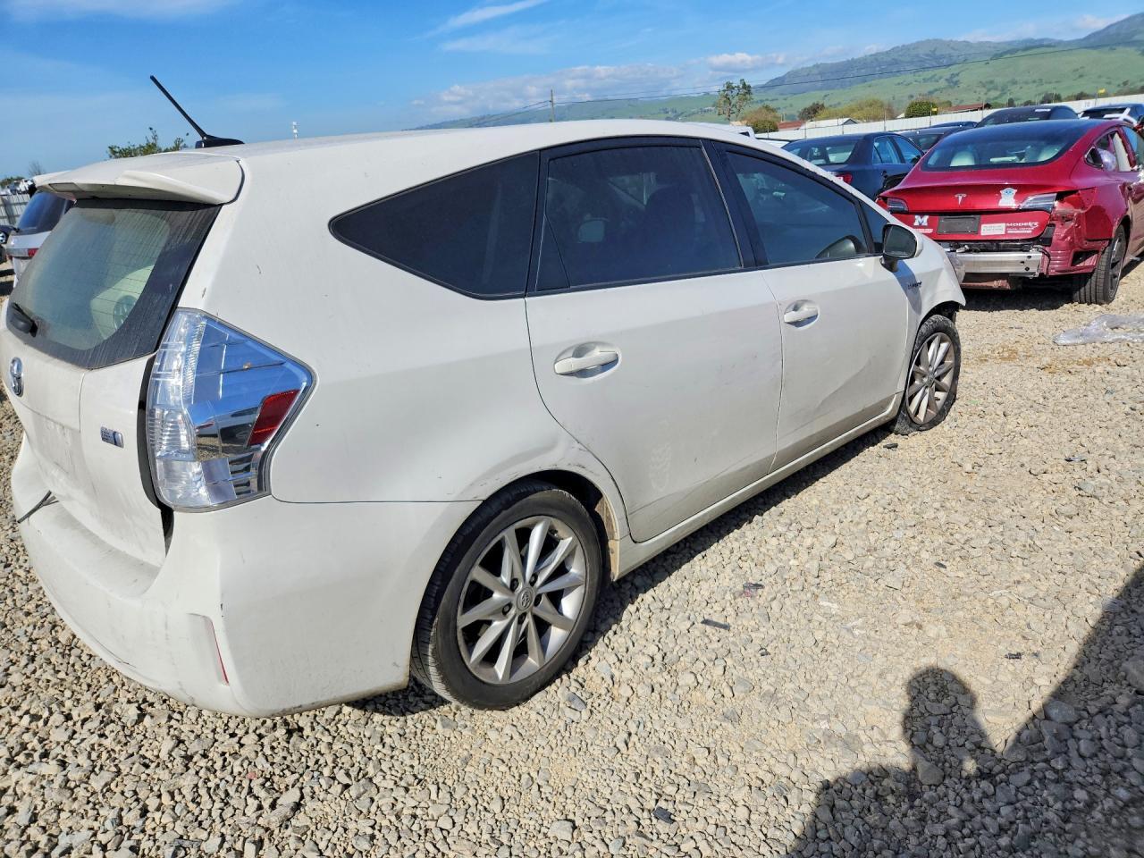 2013 Toyota Prius V Five - Фото 3