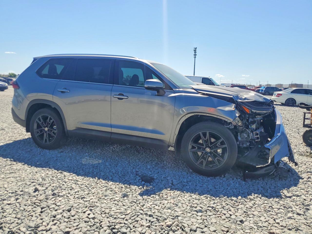 2025 Toyota Grand Highlander Platinum - Image 4