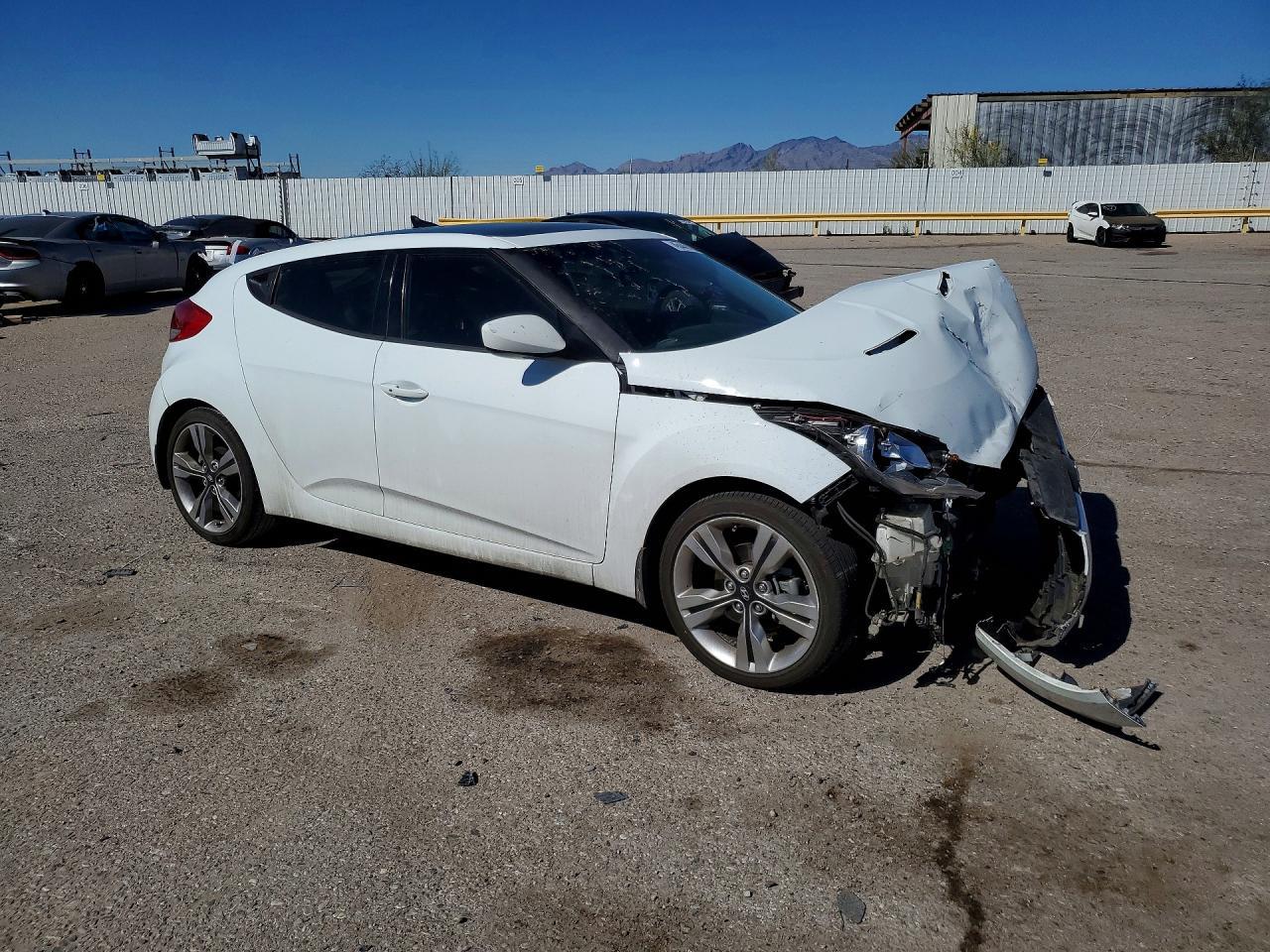2013 Hyundai Veloster Base - Фото 4