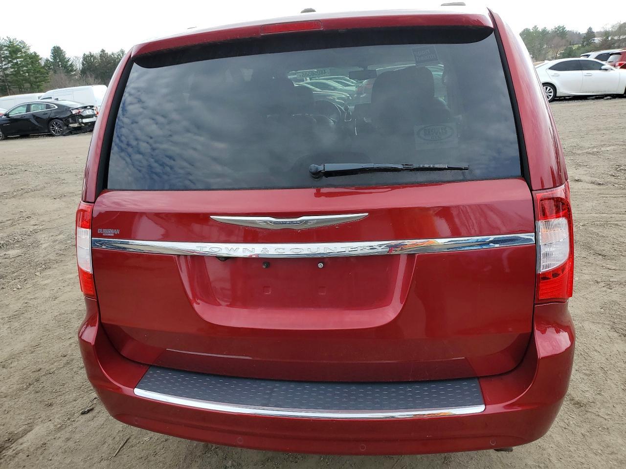 2013 Chrysler Town & Country Touring L - Фото 6