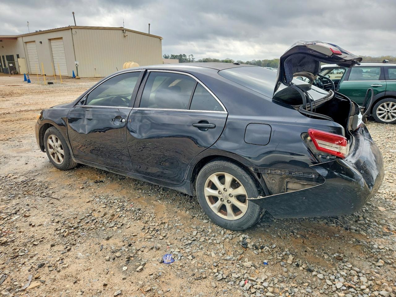 2011 Toyota Camry Le - Фото 2