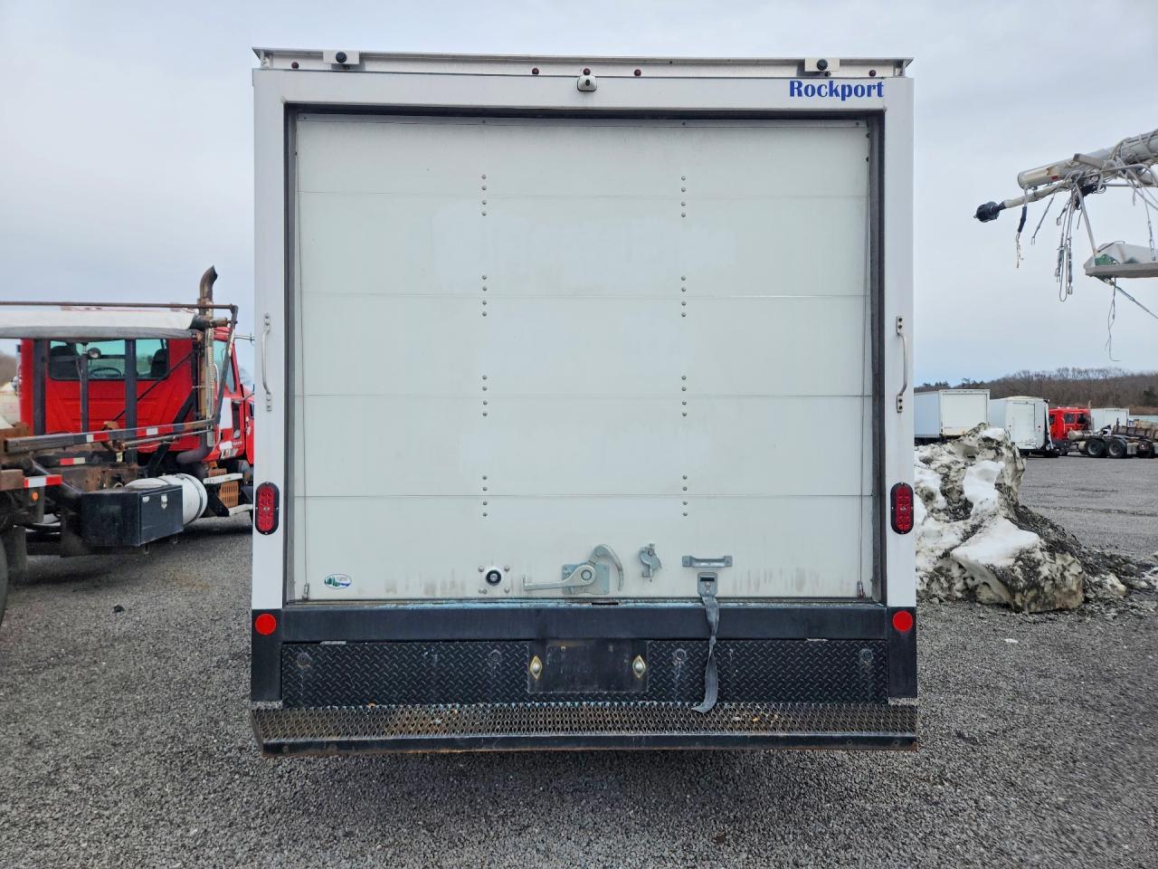 2022 Chevrolet Express G3500 - Фото 6