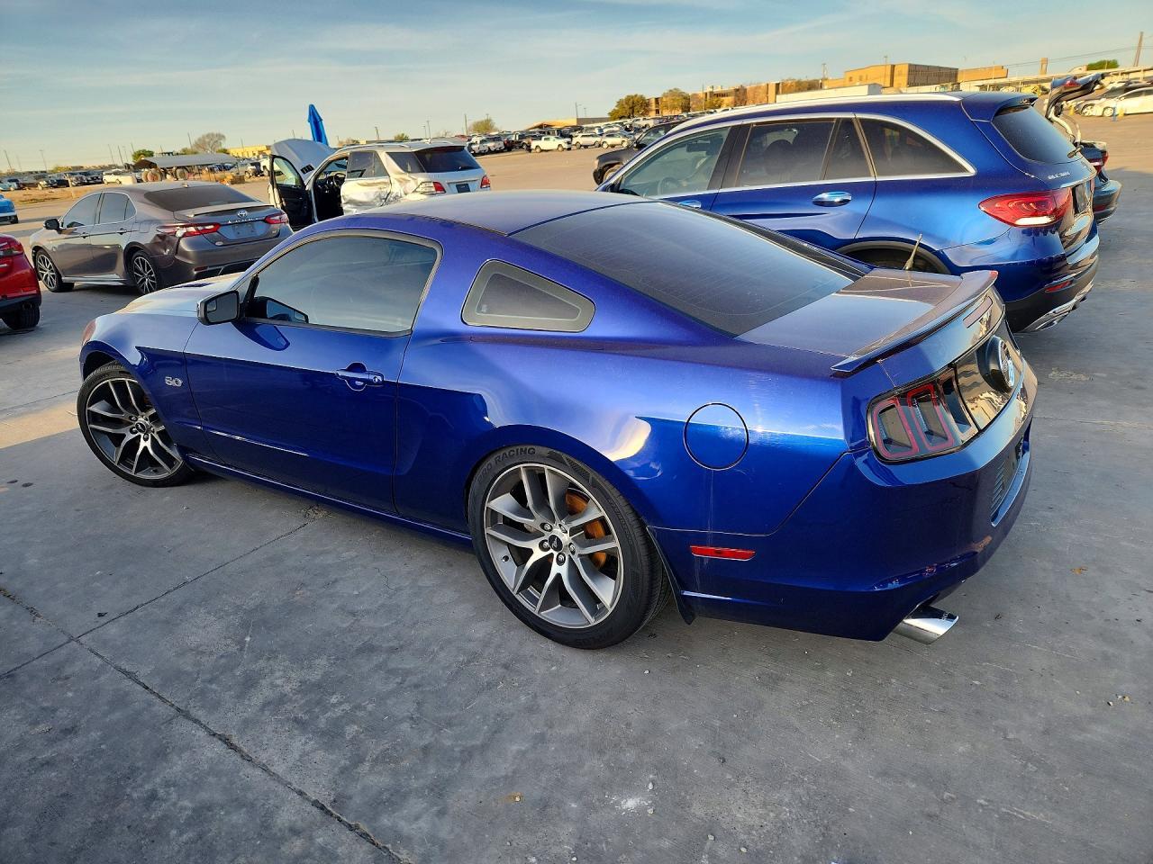 2014 Ford Mustang Gt - Фото 2