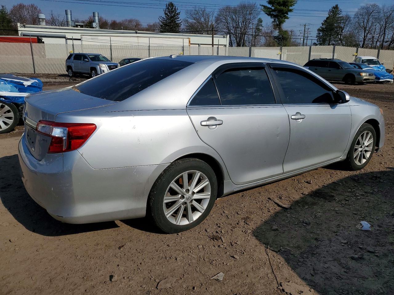 2014 Toyota Camry Xle - Image 3