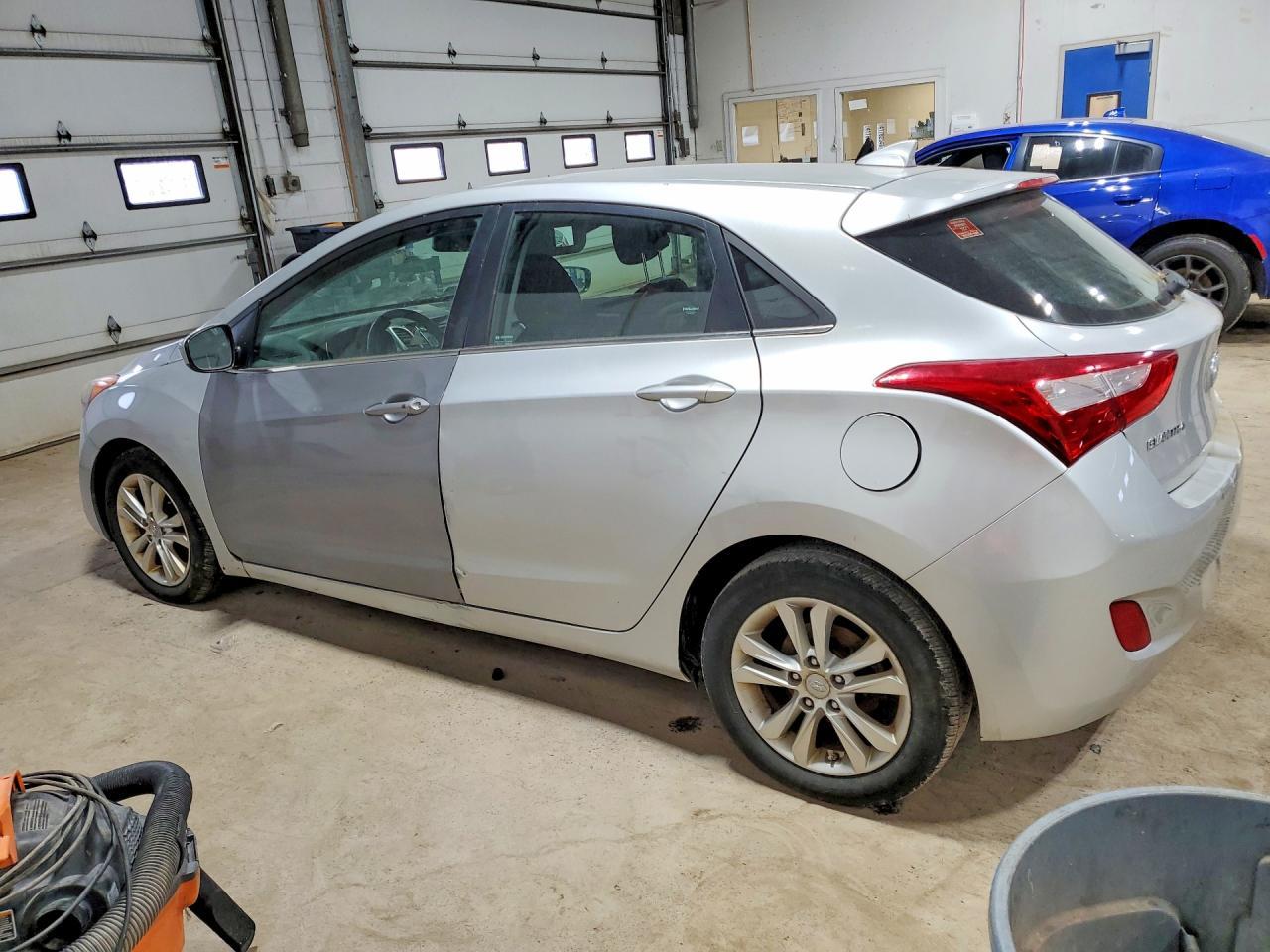 2013 Hyundai Elantra Gt Base - Image 2