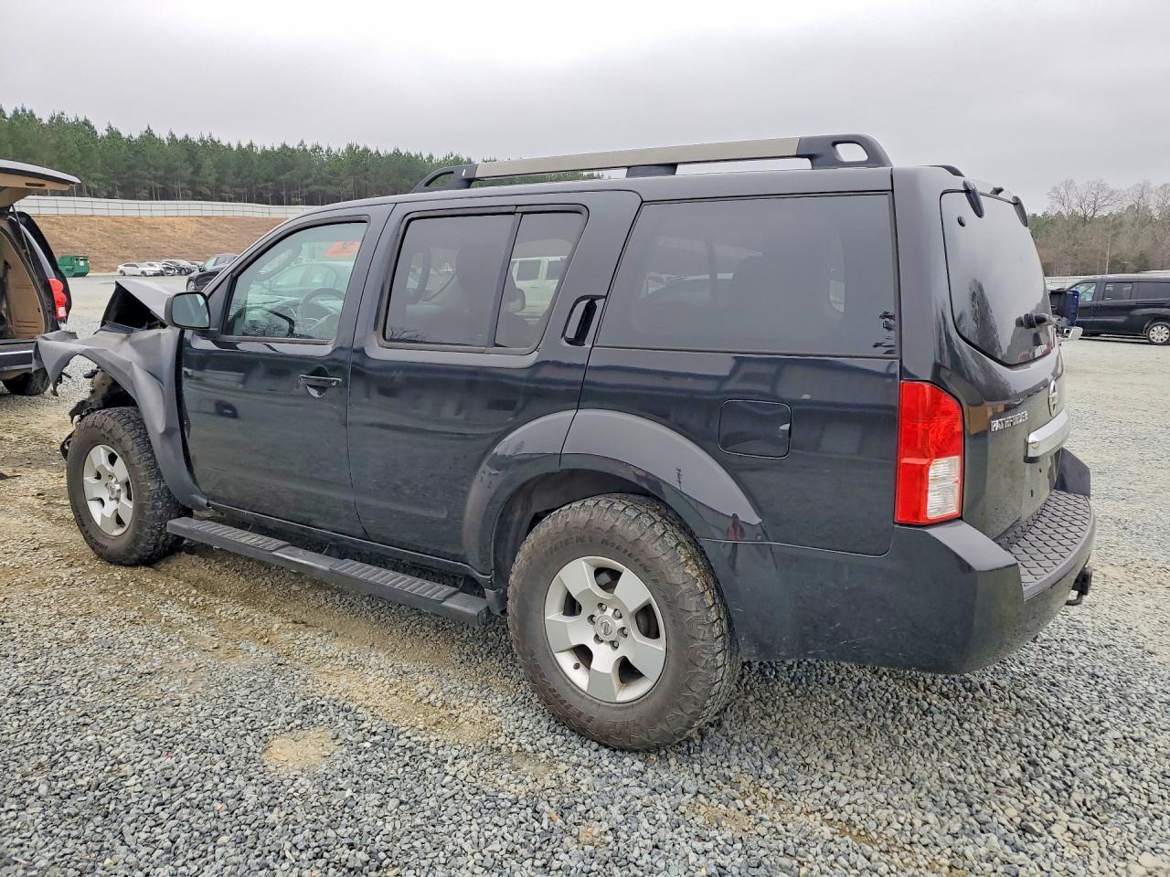2012 Nissan Pathfinder S - Фото 2