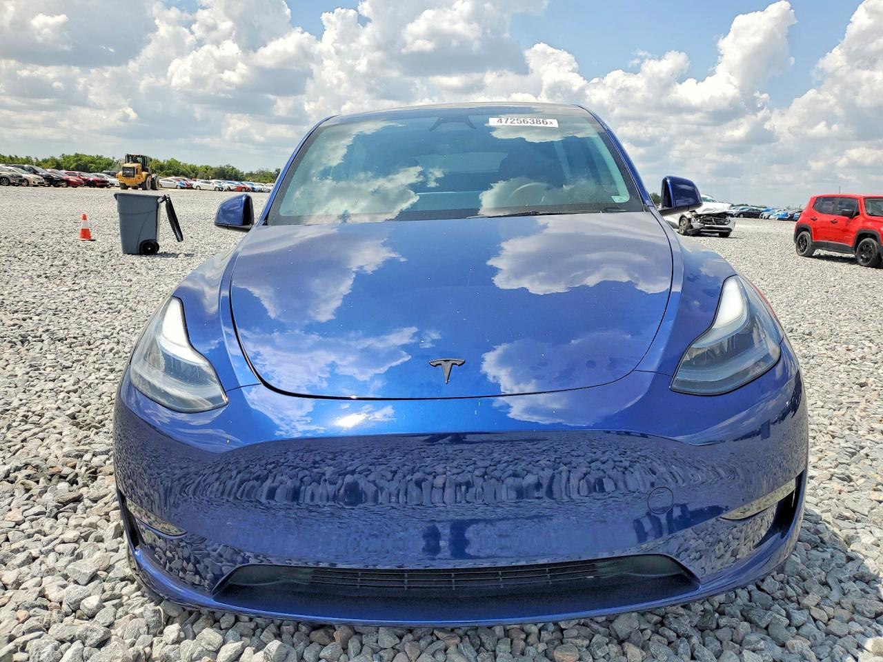 2025 Tesla Model Y - Фото 5