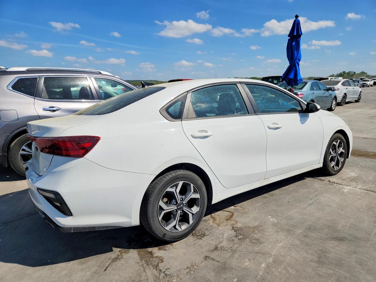 2021 Kia Forte Lxs - Фото 3