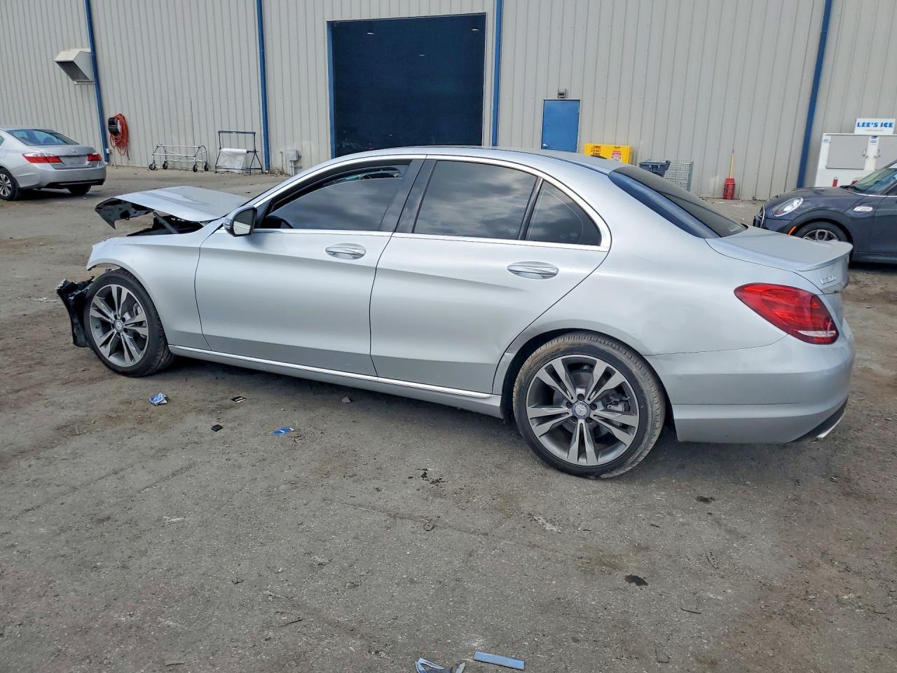 2016 Mercedes-Benz C 300 - Фото 2