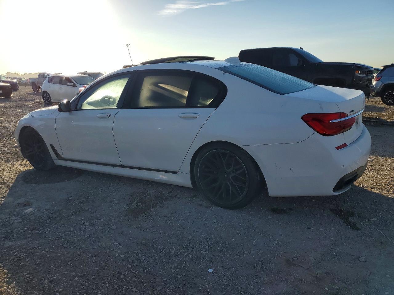 2019 BMW 750 Xi - Фото 2