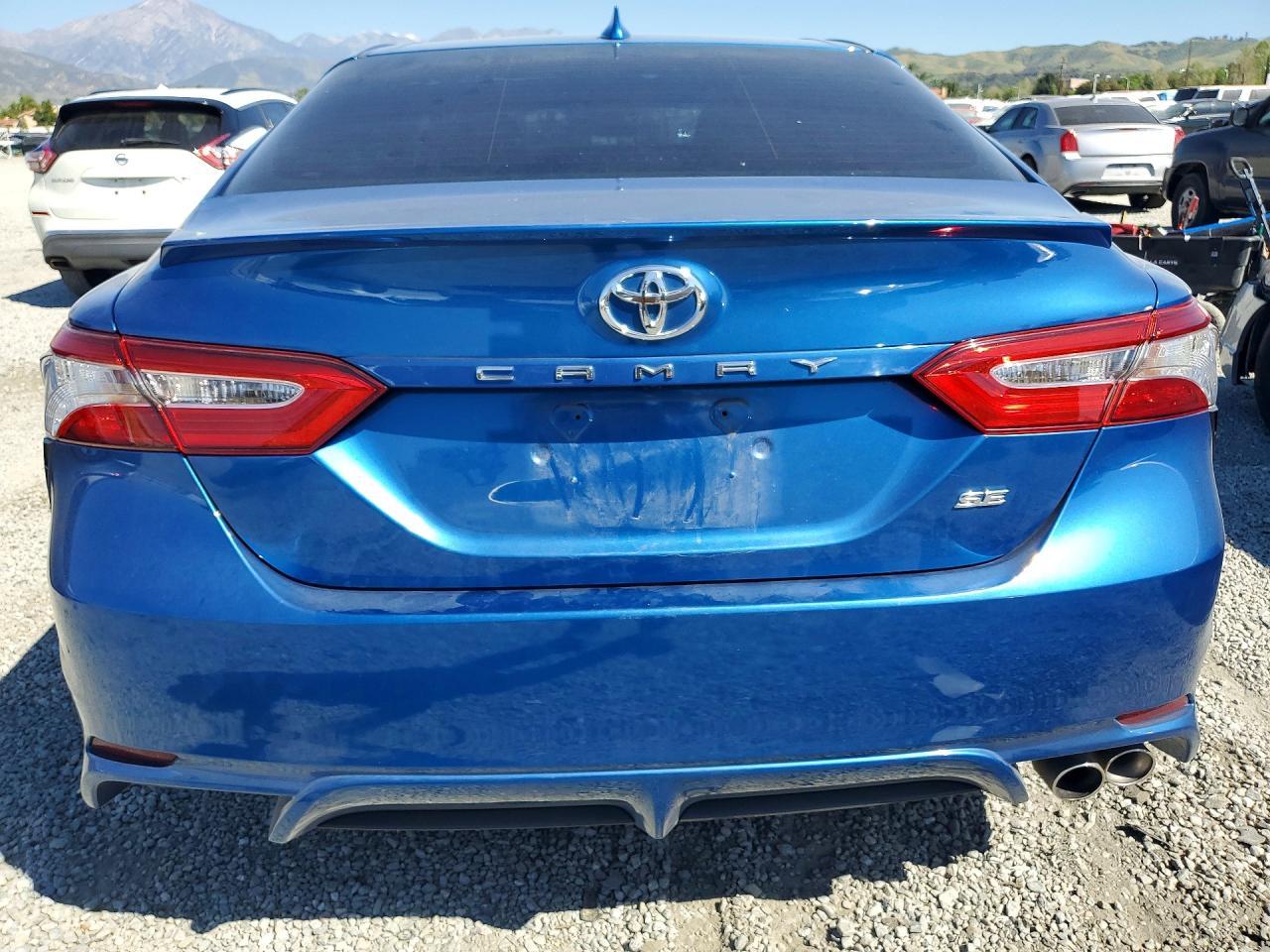 2020 Toyota Camry Se - Фото 6