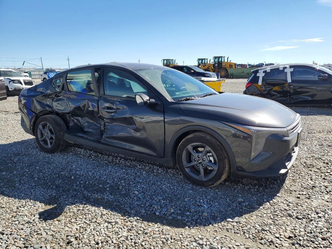 2025 Kia K4 Lxs - Image 4