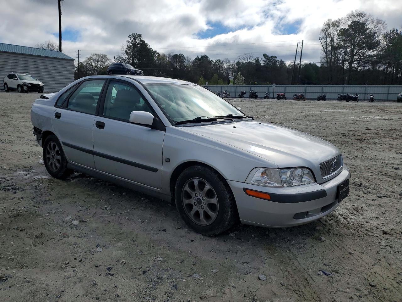 2002 Volvo S40 1.9T - Фото 4