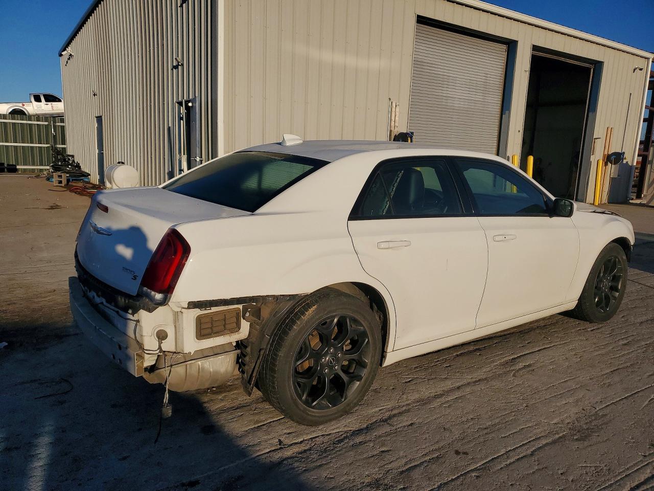 2019 Chrysler 300 S - Фото 3
