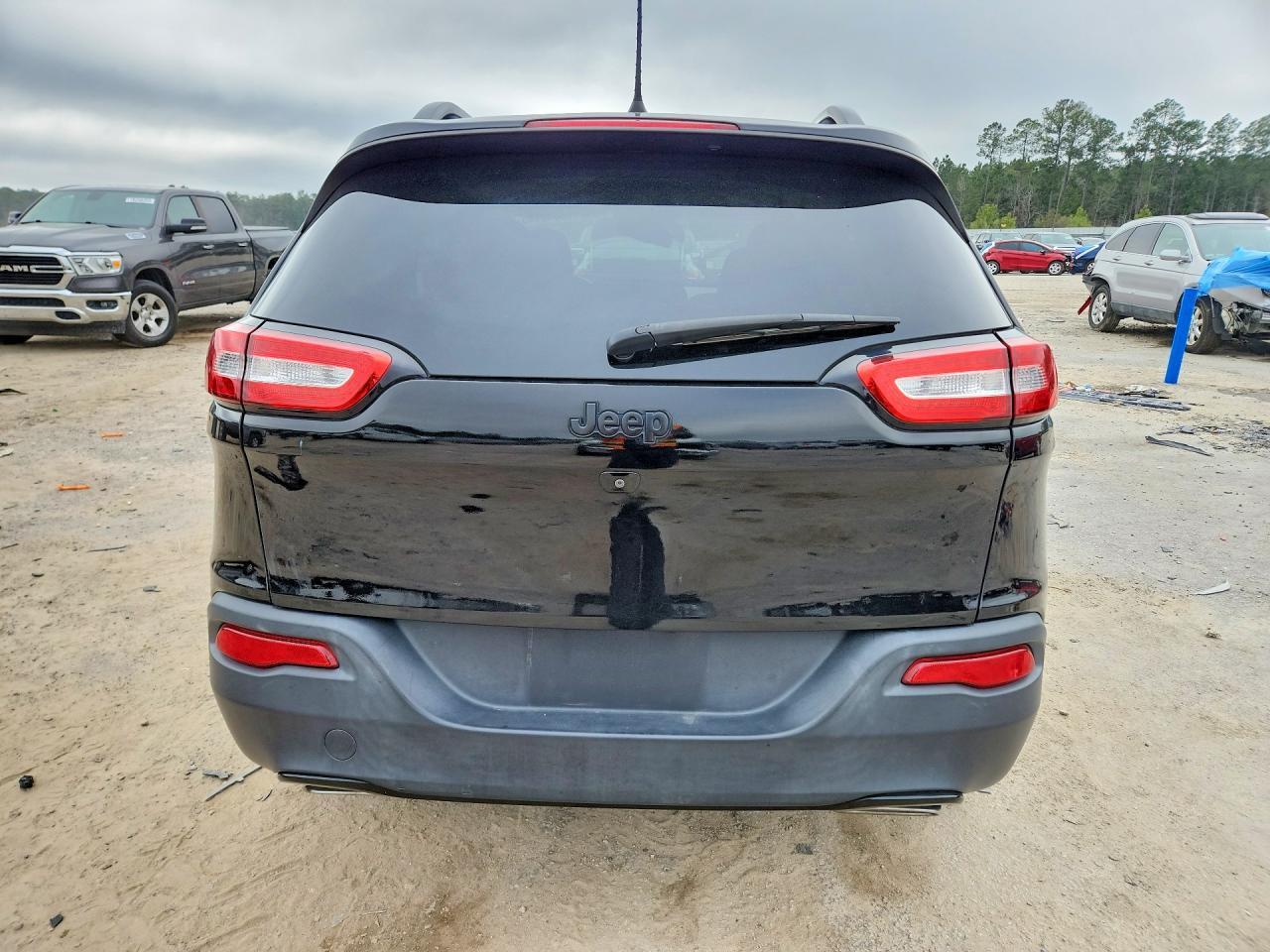 2018 Jeep Cherokee - Image 6