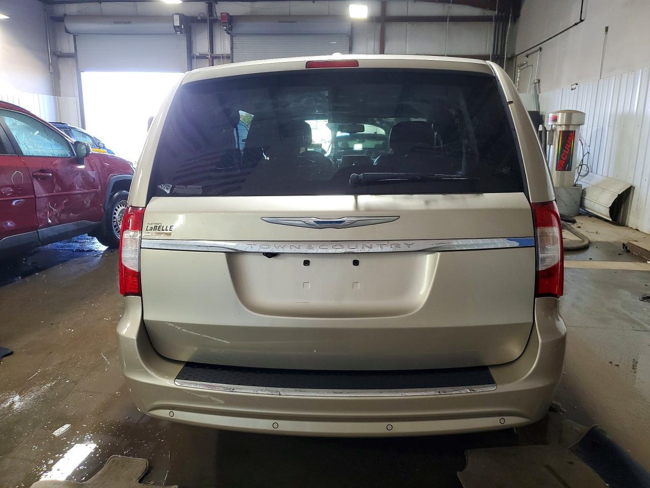 2015 Chrysler Town & Country Touring - Фото 6