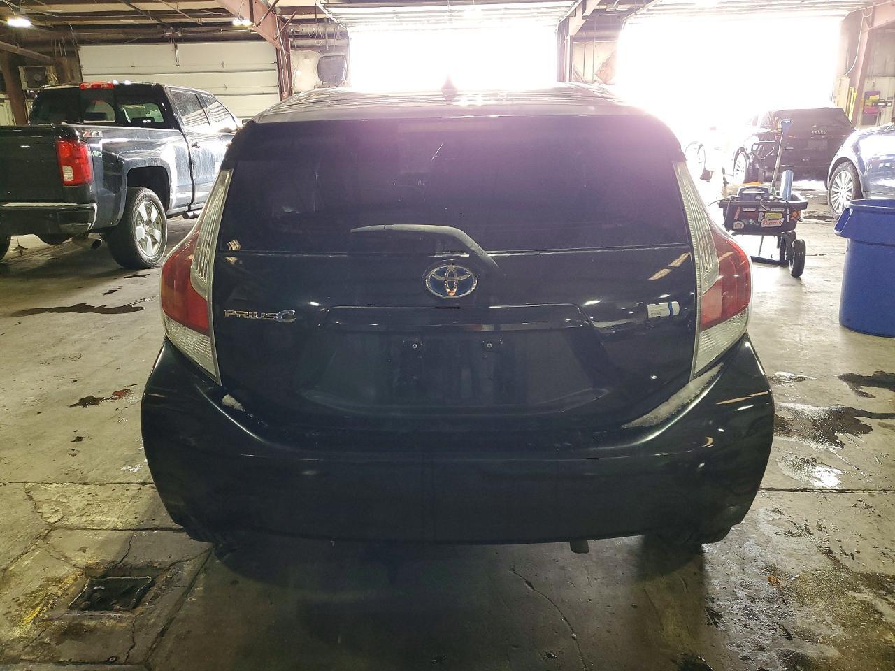 2016 Toyota Prius C Two - Фото 6