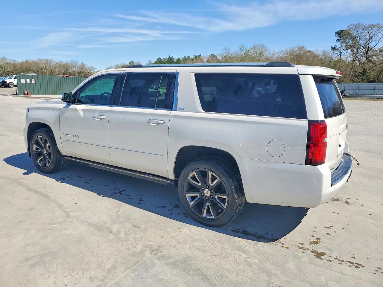 2016 Chevrolet Suburban C1500 Ltz - Фото 2